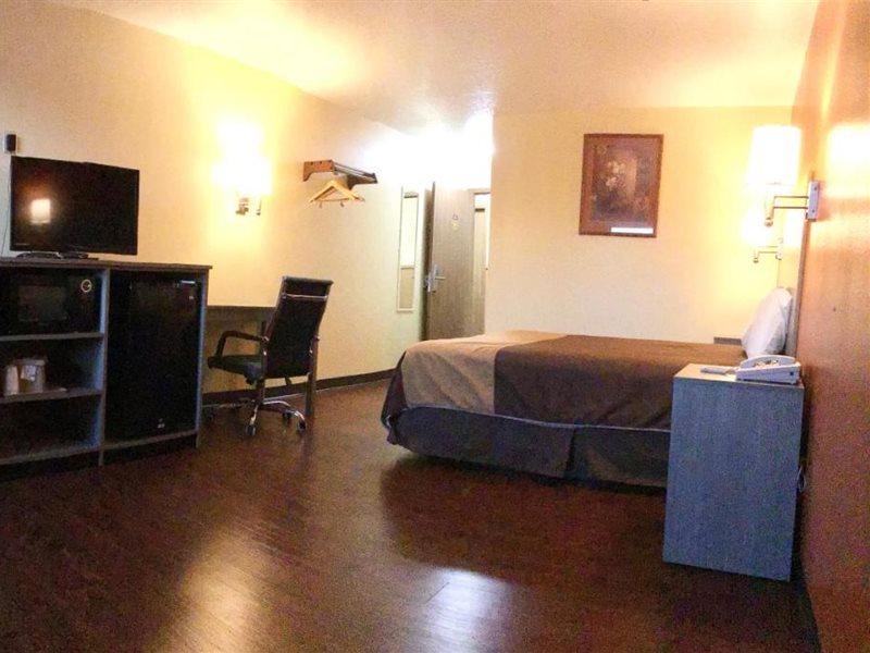 Rodeway Inn Moriarty Extérieur photo